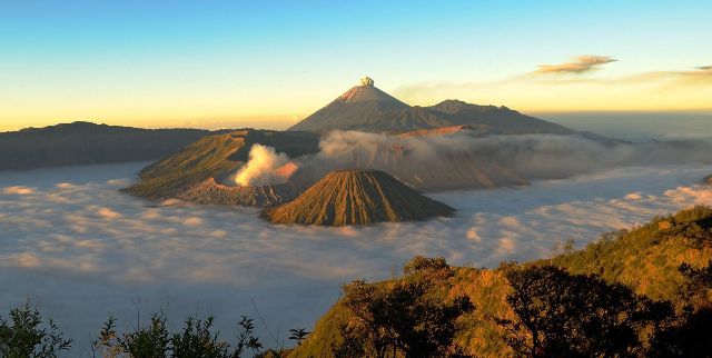Description: Gunung Bromo Tempat Wisata Terpopuler dan Terbaik Di Indonesia 